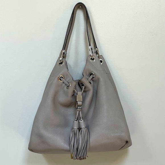 Michael Kors Handbags - 🔥SALE🔥 MICHAEL KORS Drawstring Hobo bag tassels